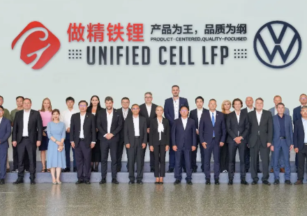 斯洛伐克副总理丹妮萨·萨科娃参访国轩高科 省委书记梁言顺会见
